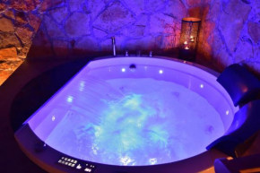 SPA SUITE SICILIA - Intera casa con spa privata Jacuzzi Sauna Bagno di Vapore ad uso illimitato Rosolini